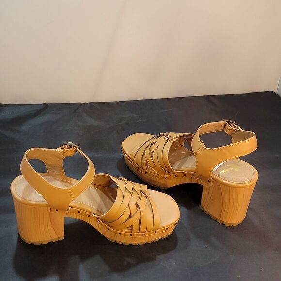 BRAND NEW REPORT BLOCK-HEEL ADJUSTABLE BUCKLE STRAP SANDAL - Picture 6 of 14